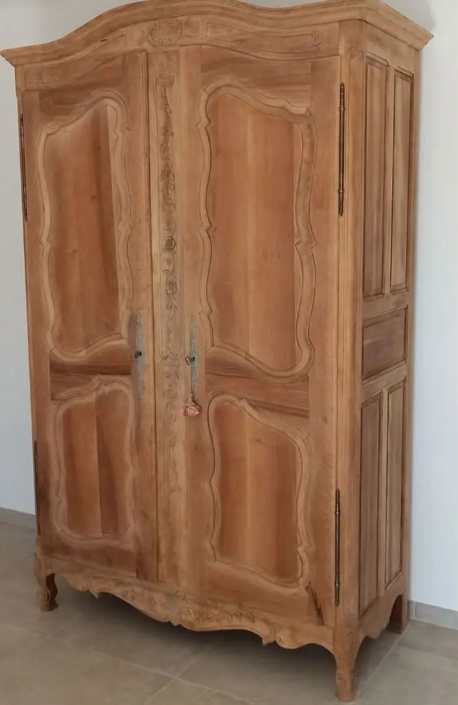 Sablage armoire en noyer